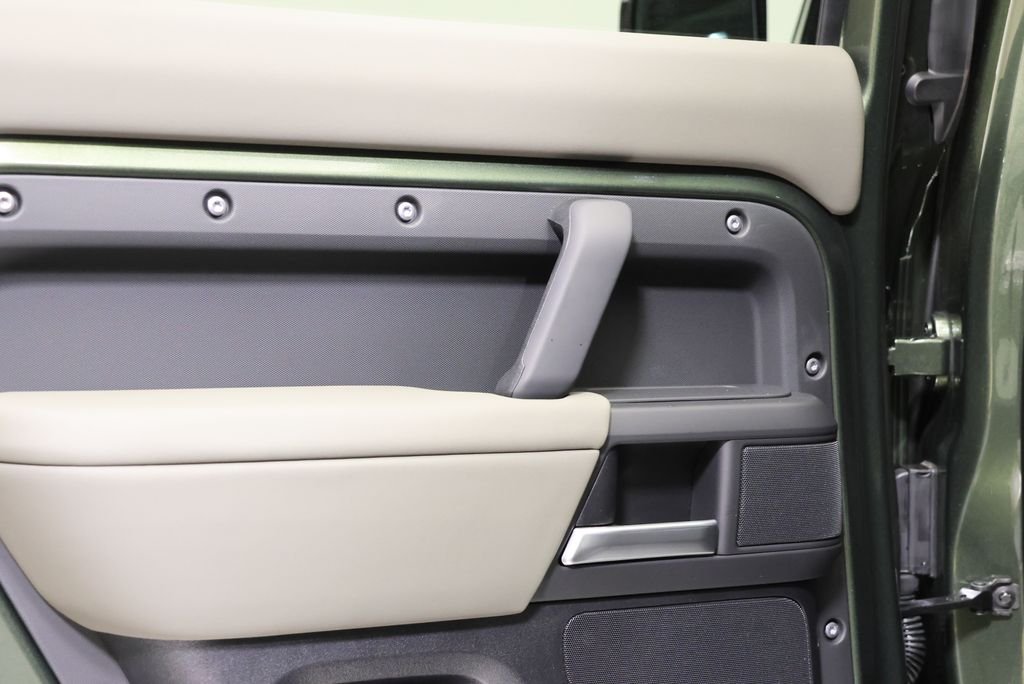 New 2026 Woolstone Green Land Rover S image 31
