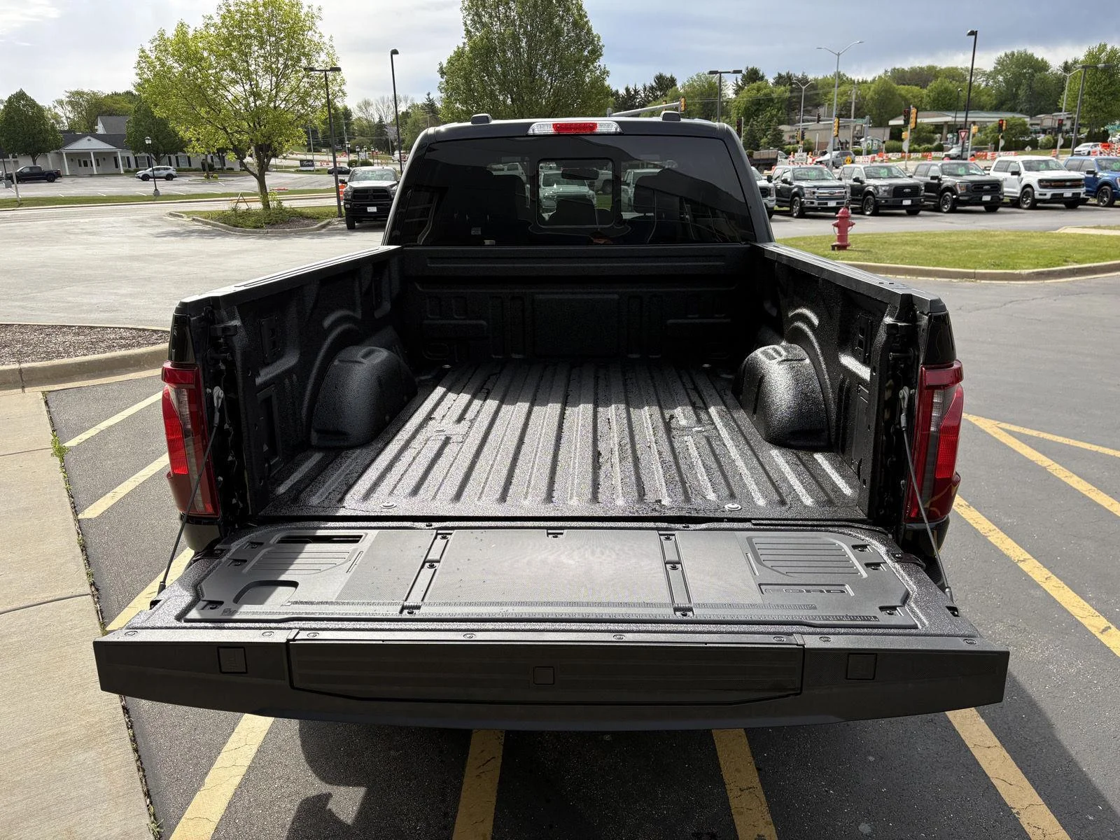 New 2026 Agate Black Ford XLT image 7