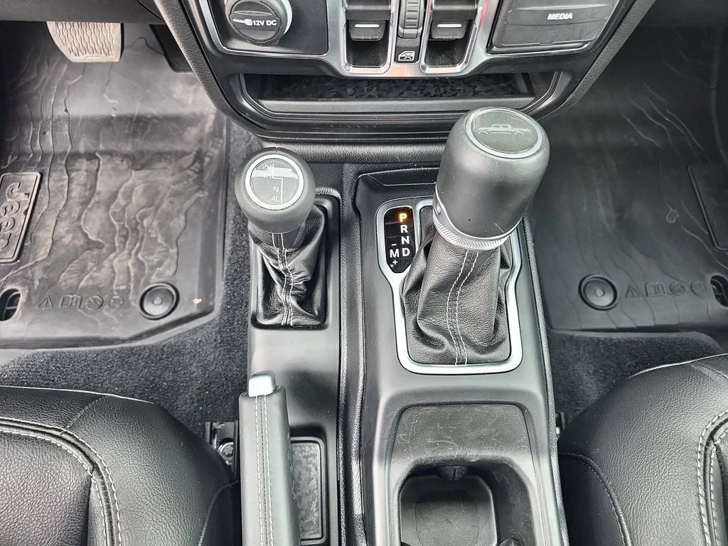 Used 2022 Silver Jeep Overland image 16