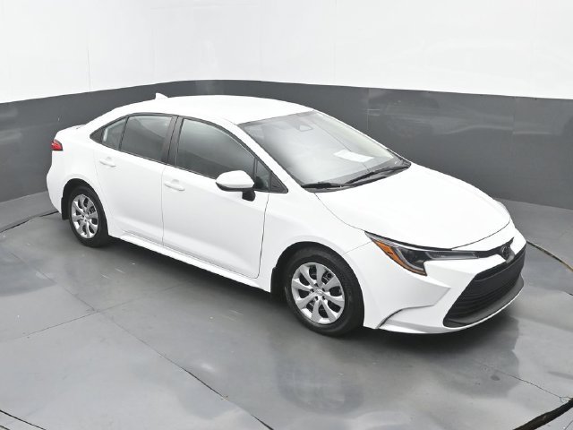 Used 2025 Ice Cap Toyota LE image 28