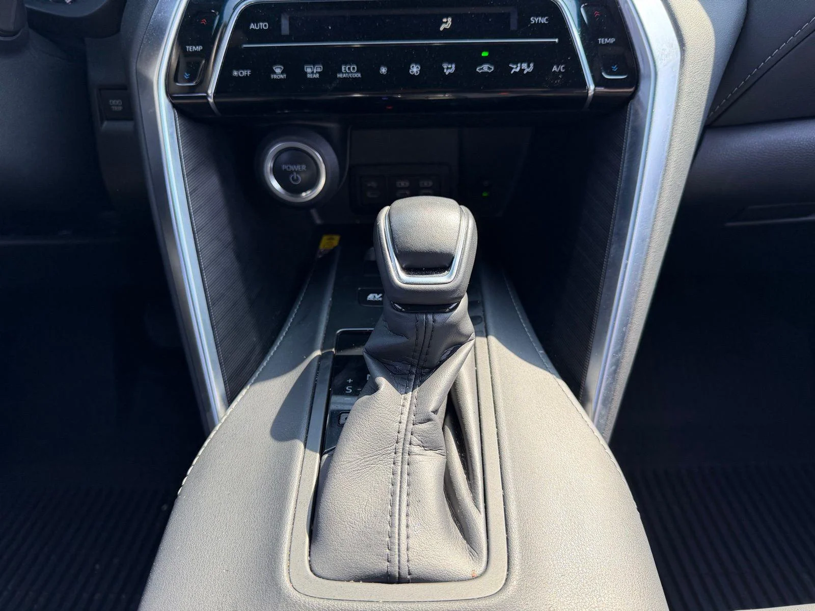 2024 Toyota Venza Nightshade - Photo 21
