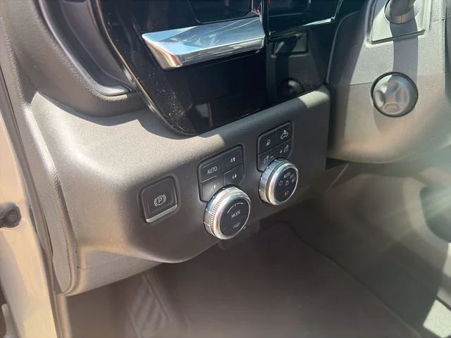 Used 2022 Silver GMC SLT image 18