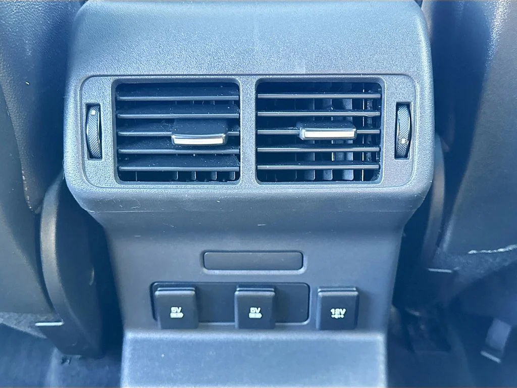 Used 2019  Land Rover SE R-Dynamic image 28