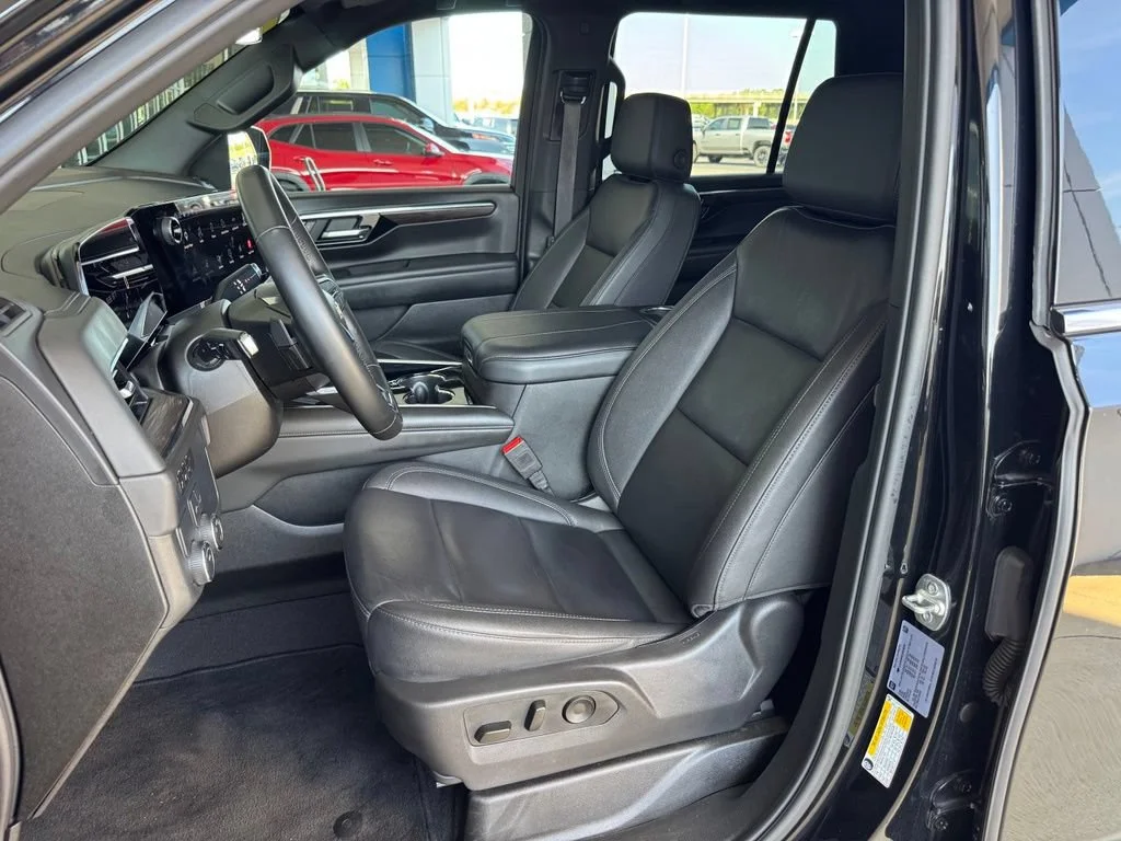 Used 2025 Black Chevrolet LT image 18