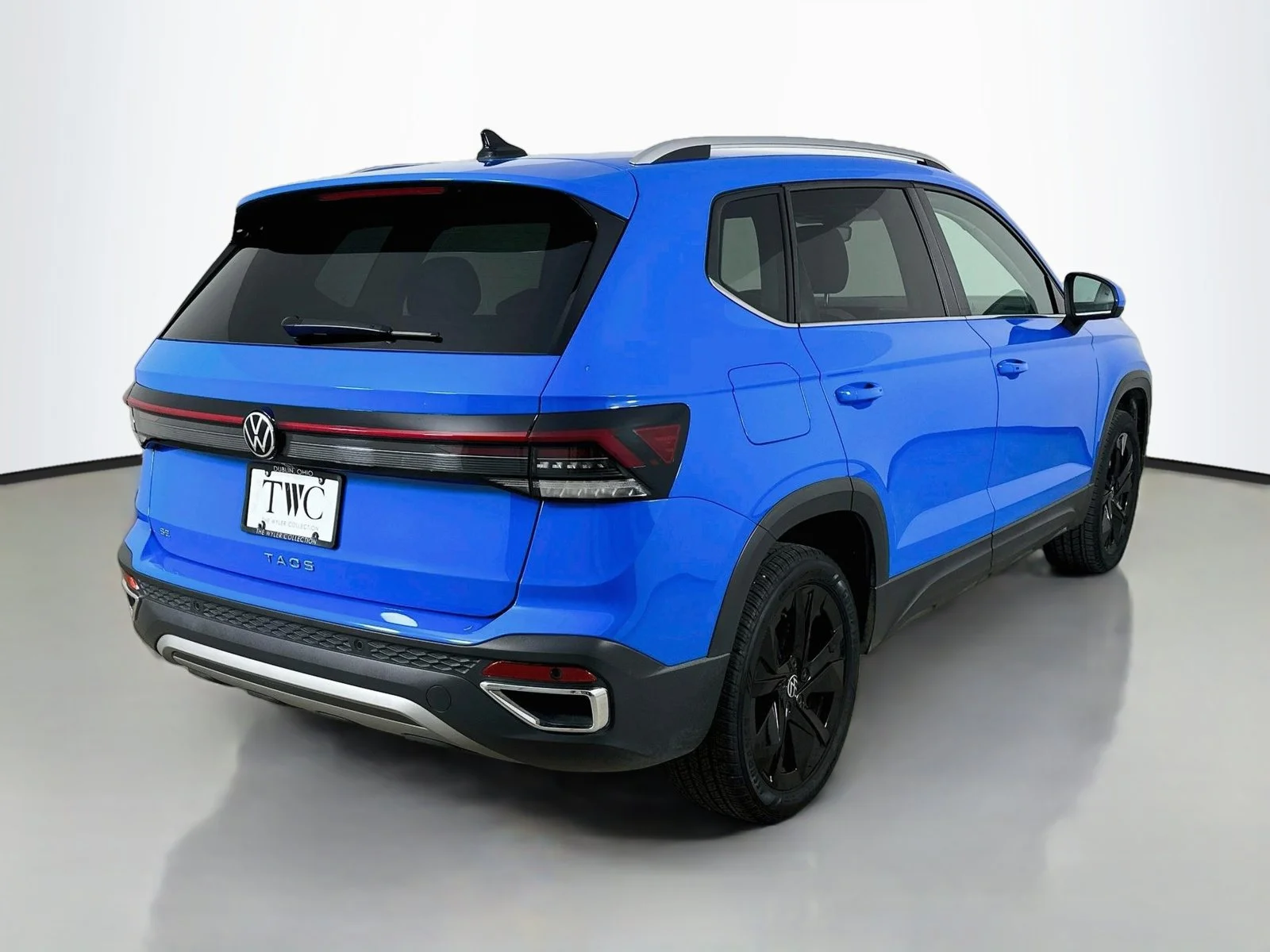 Used 2025 Blue Volkswagen  image 5
