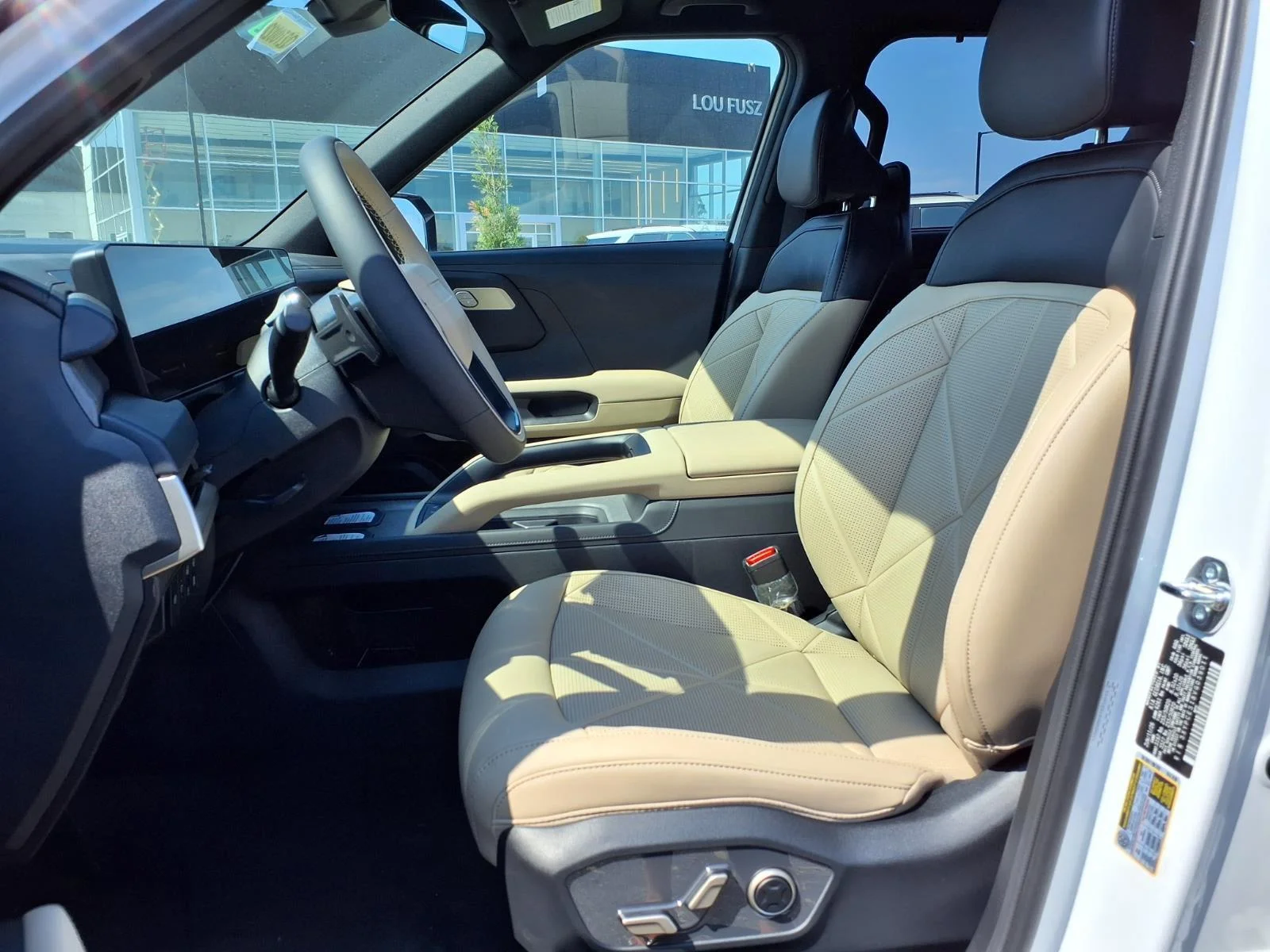 New 2027 Glacial White Pearl Kia EX image 13