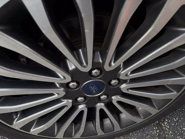 Used 2017 Red Ford SE Luxury image 6