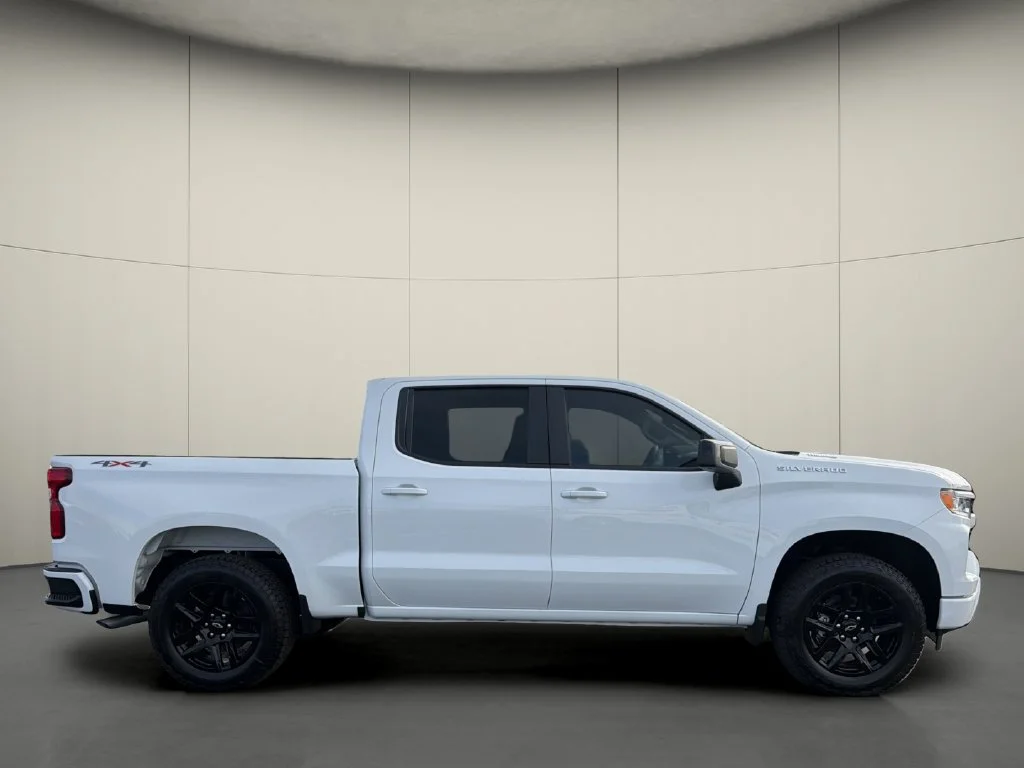 New 2026 Summit White Chevrolet RST image 8