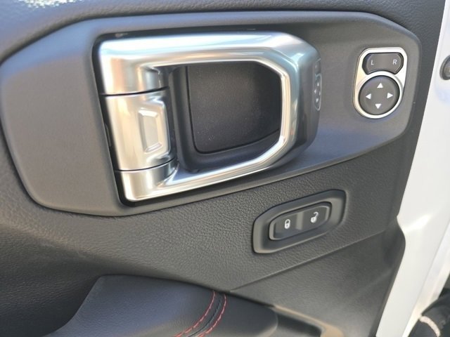 Used 2025 Bright White Clearcoat Jeep Rubicon image 35