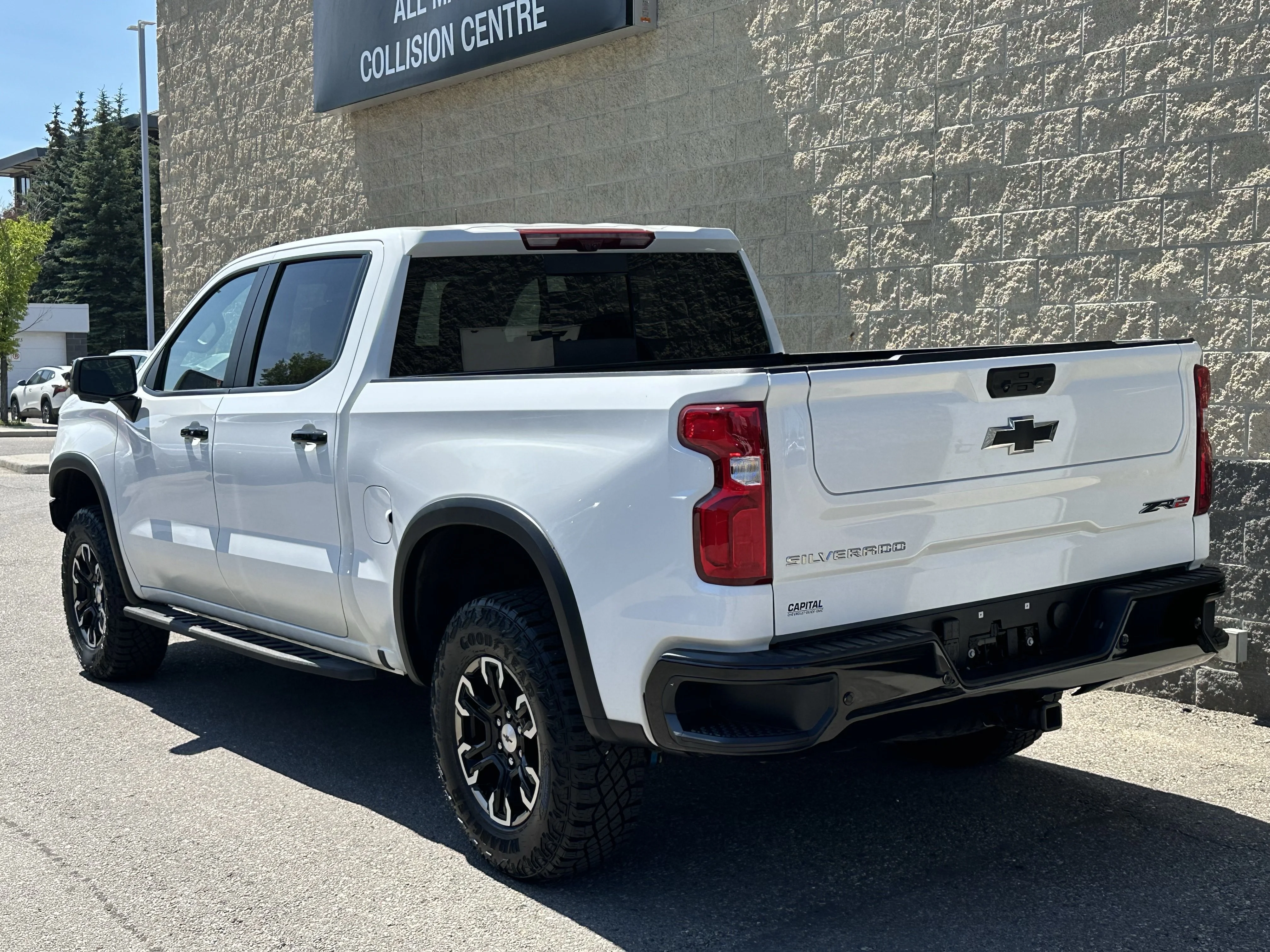 Certified Used 2024  Chevrolet ZR2 image 4