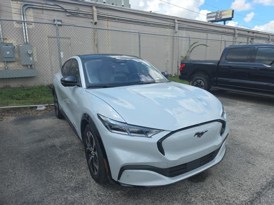 Used 2023 Space White Metallic Ford Premium image 2