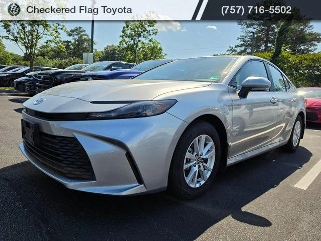 2025 Toyota Camry LE Hybrid's photo