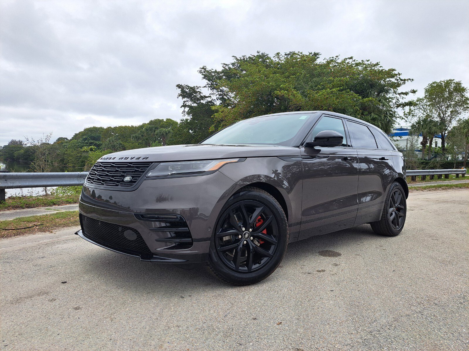 2025 Land Rover Range Rover Velar Dynamic SE