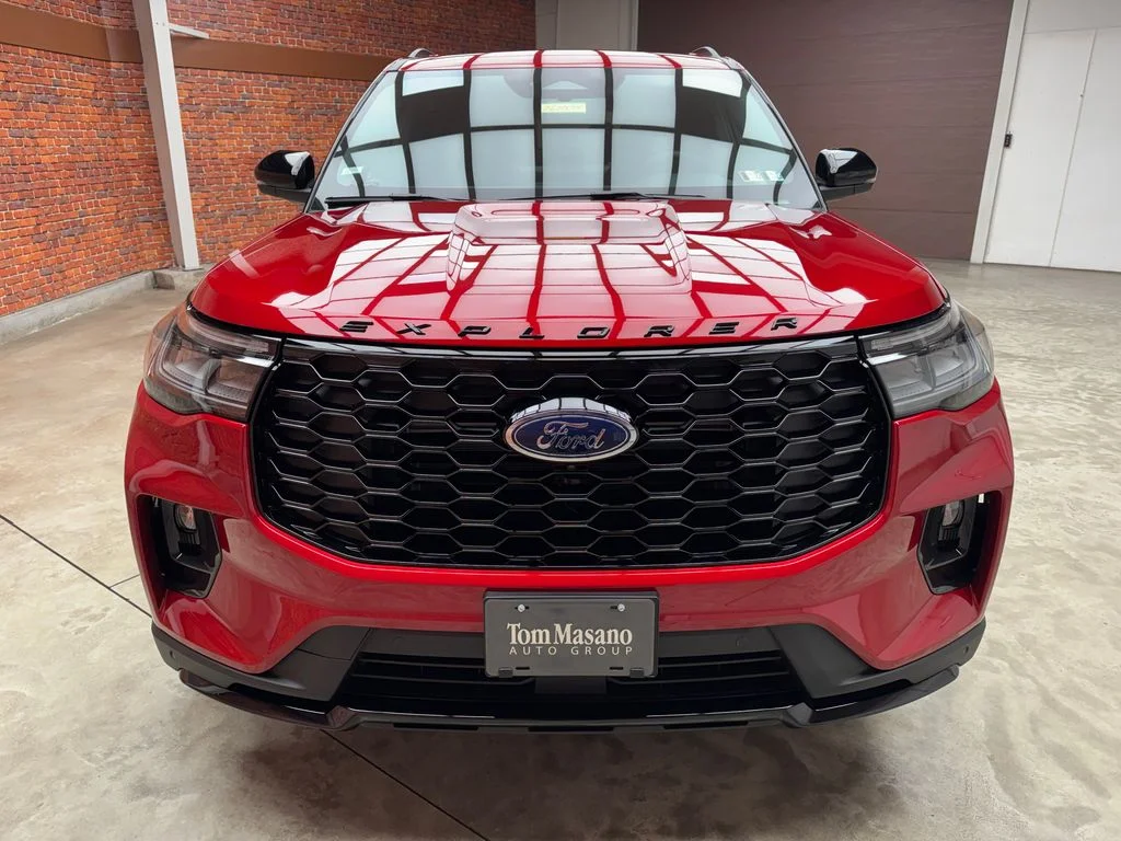 New 2026 Rapid Red Metallic Tinted Clearcoat Ford ST-Line image 9