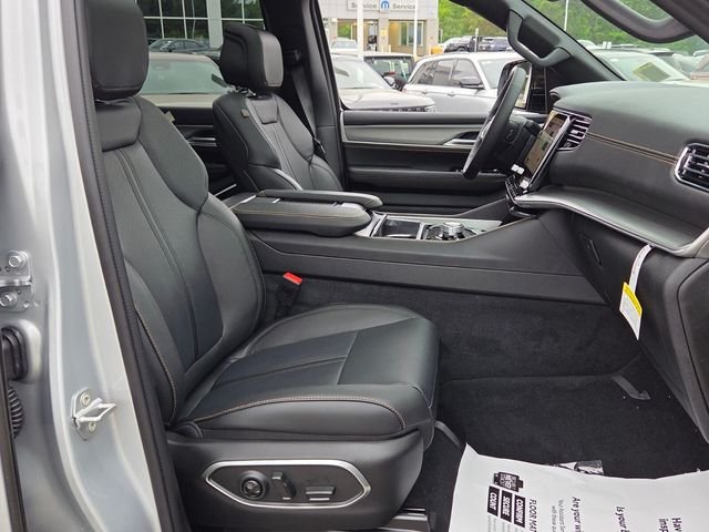 New 2026 Silver-Zynith Exterior Paint Jeep  image 16