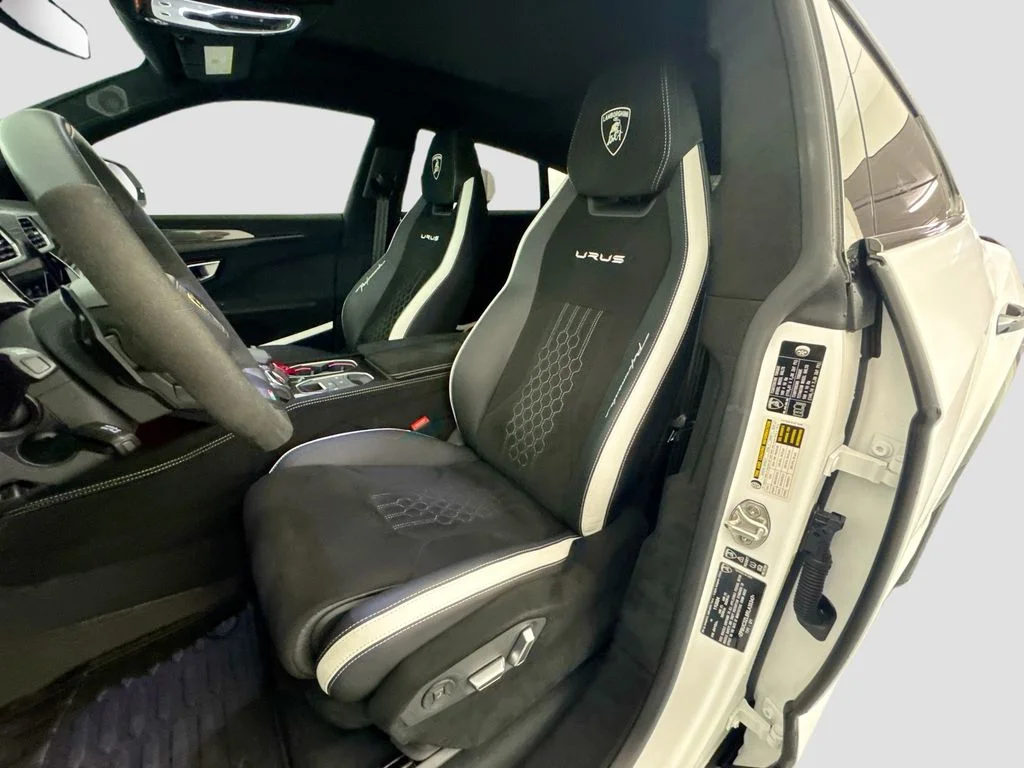 Used 2024 White Lamborghini Performante image 22