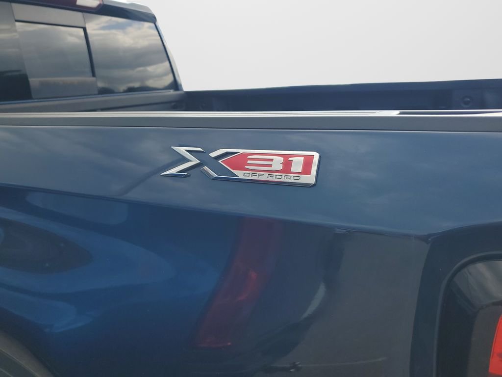 Used 2022 Blue GMC SLT image 5