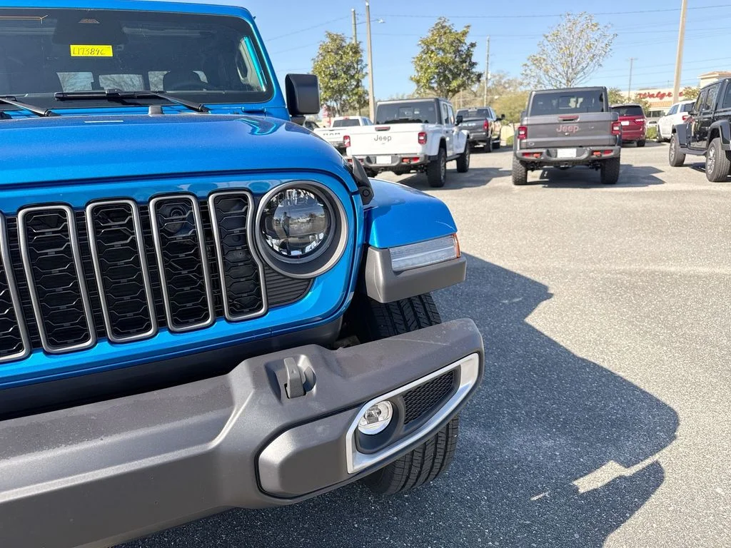 New 2026 Hydro Blue Pearl-Coat Exterior Paint Jeep Sahara image 9