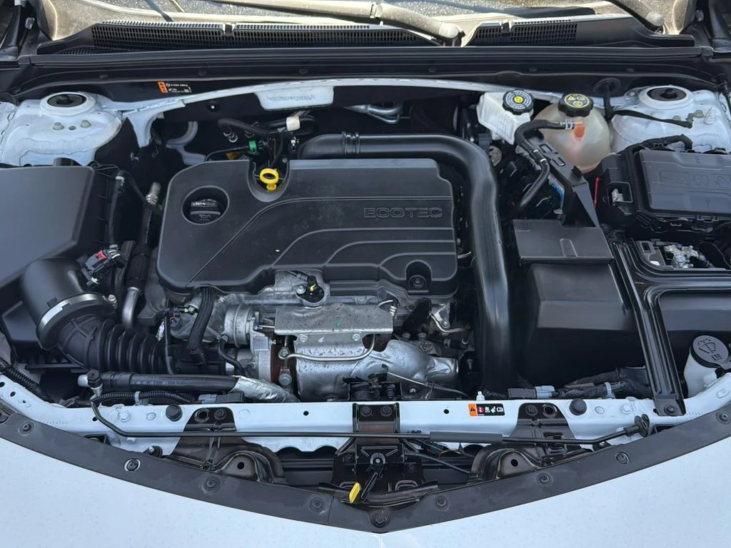 Used 2023 White Chevrolet LT image 27