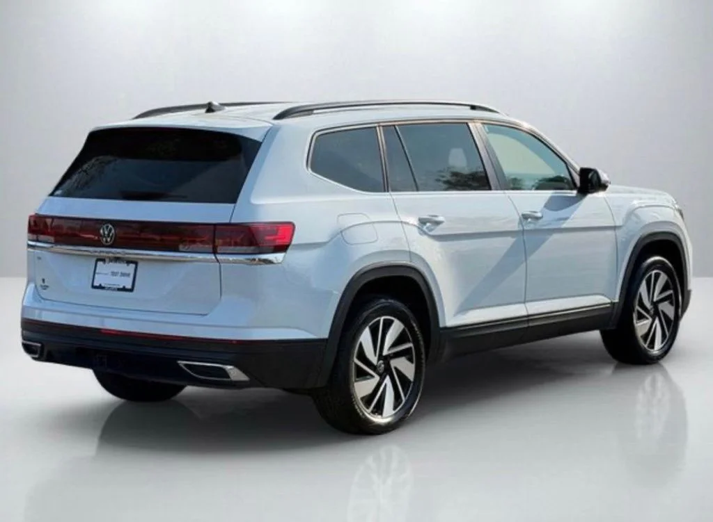 Used 2025 White Volkswagen 2.0T SE w/Technology image 7
