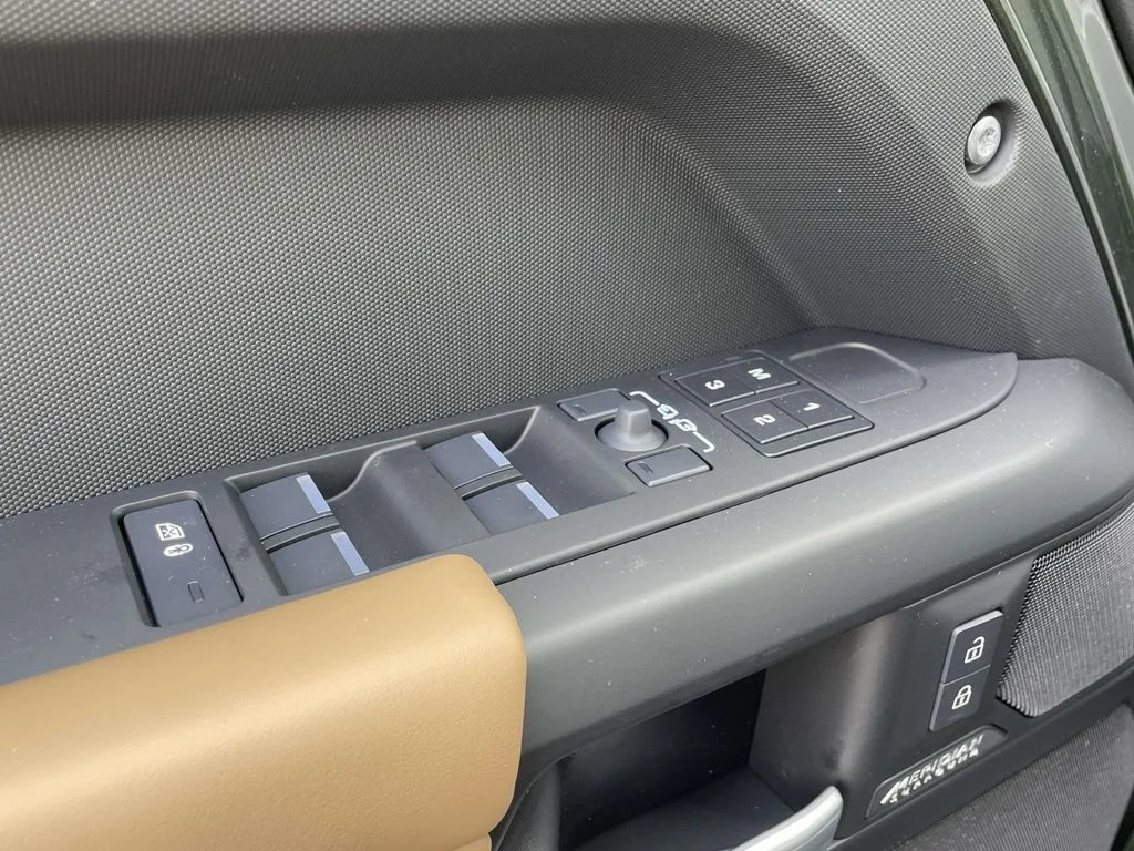 New 2026 Woolstone Green Land Rover X-Dynamic SE image 35