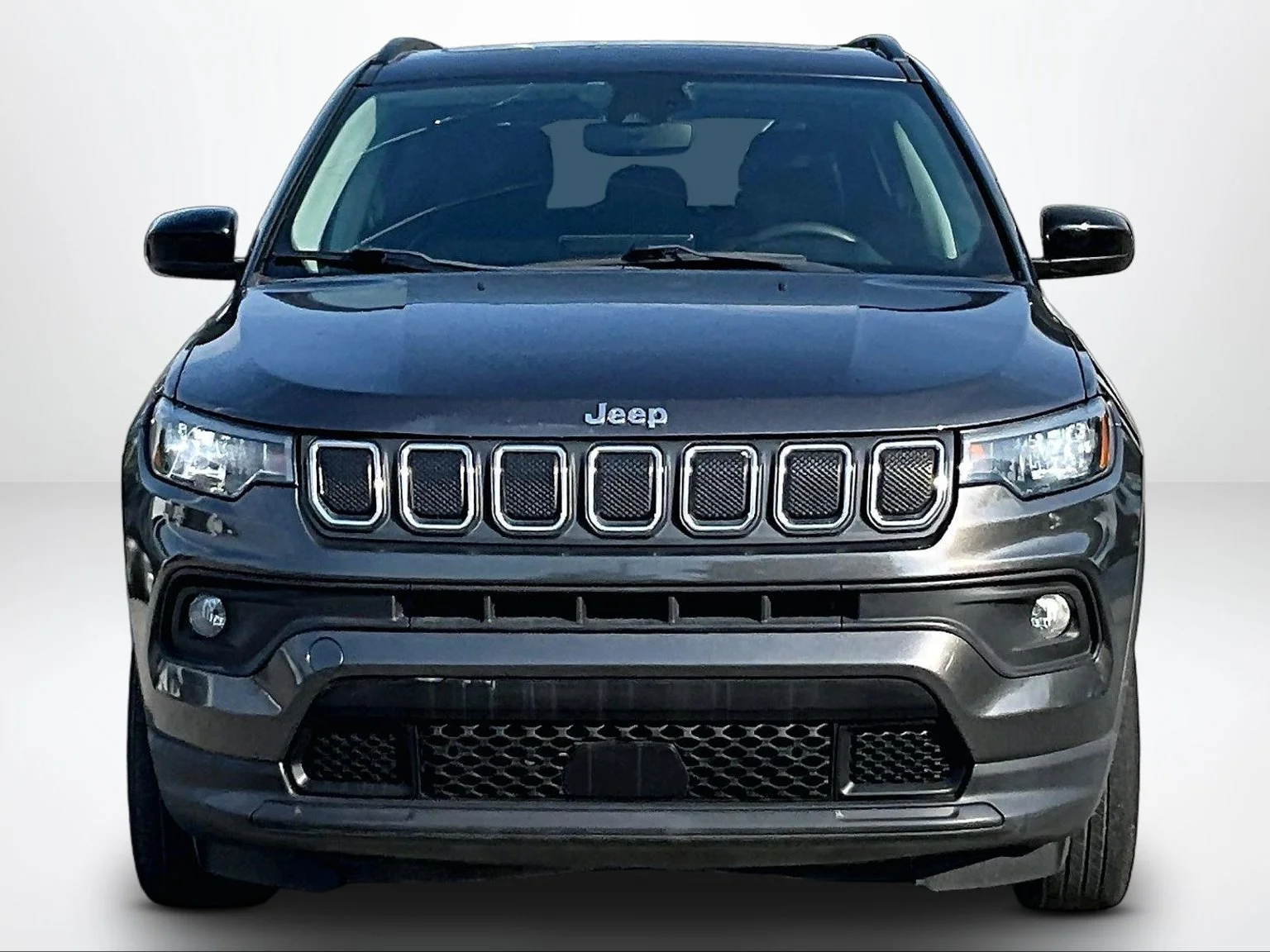 Used 2022 Gray Jeep Latitude image 4
