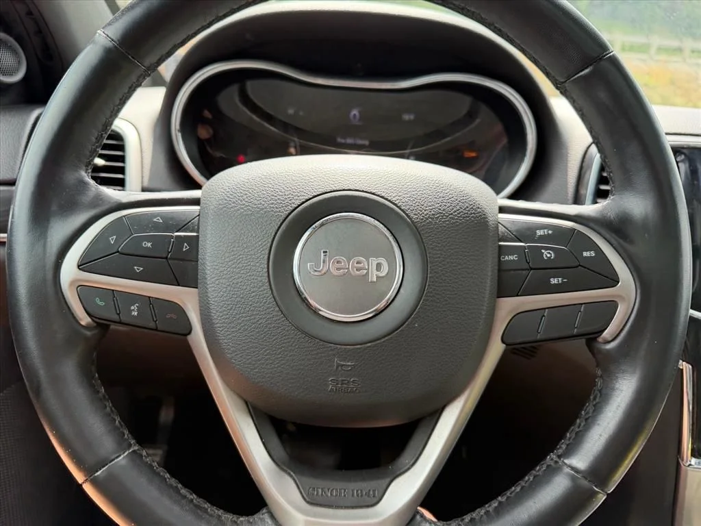 Used 2020 Gray Jeep Limited image 19