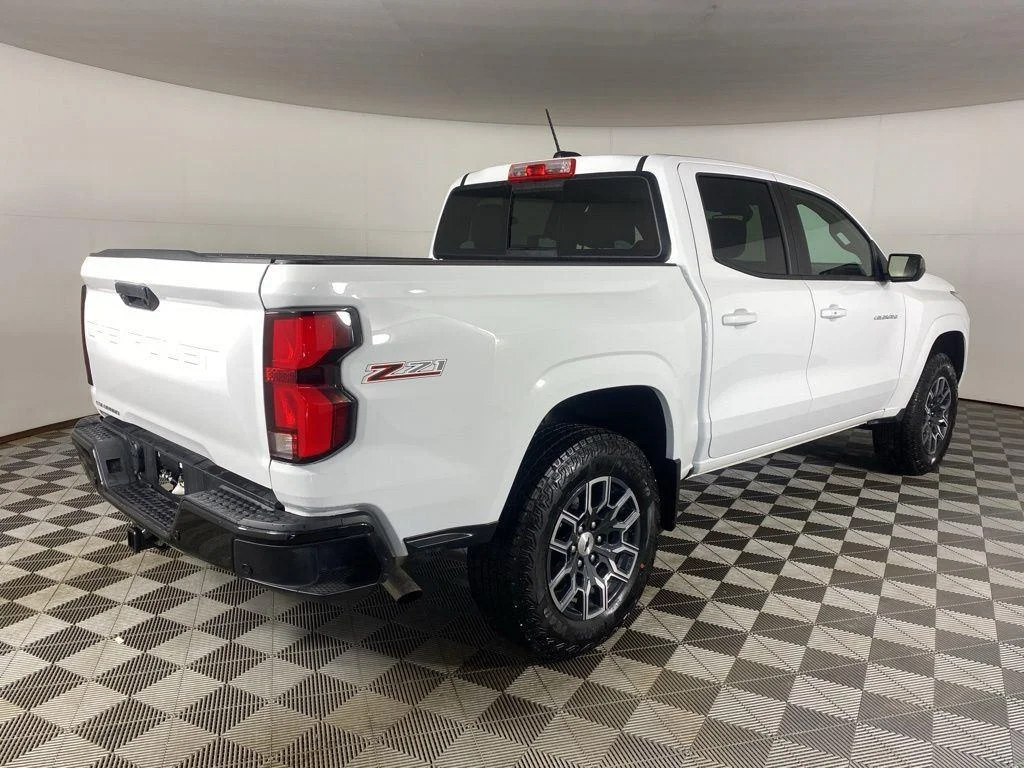 New 2026 Summit White Chevrolet Z71 image 7