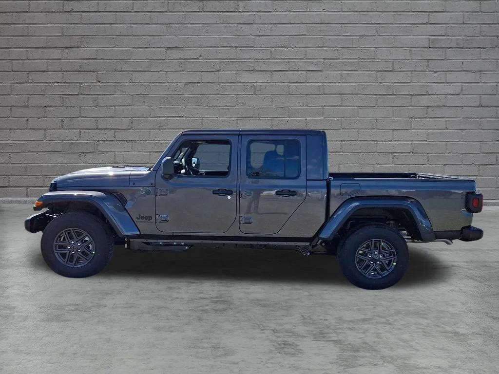 New 2026 Granite Crystal Metallic Clearcoat Jeep Sport S image 5
