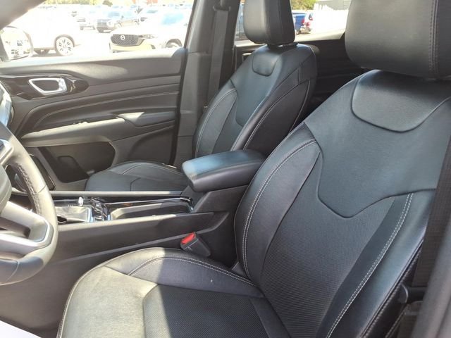 Used 2023 Silver Jeep Limited image 10