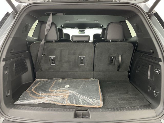 Used 2025 Sterling Metallic GMC AWD AT4 image 31