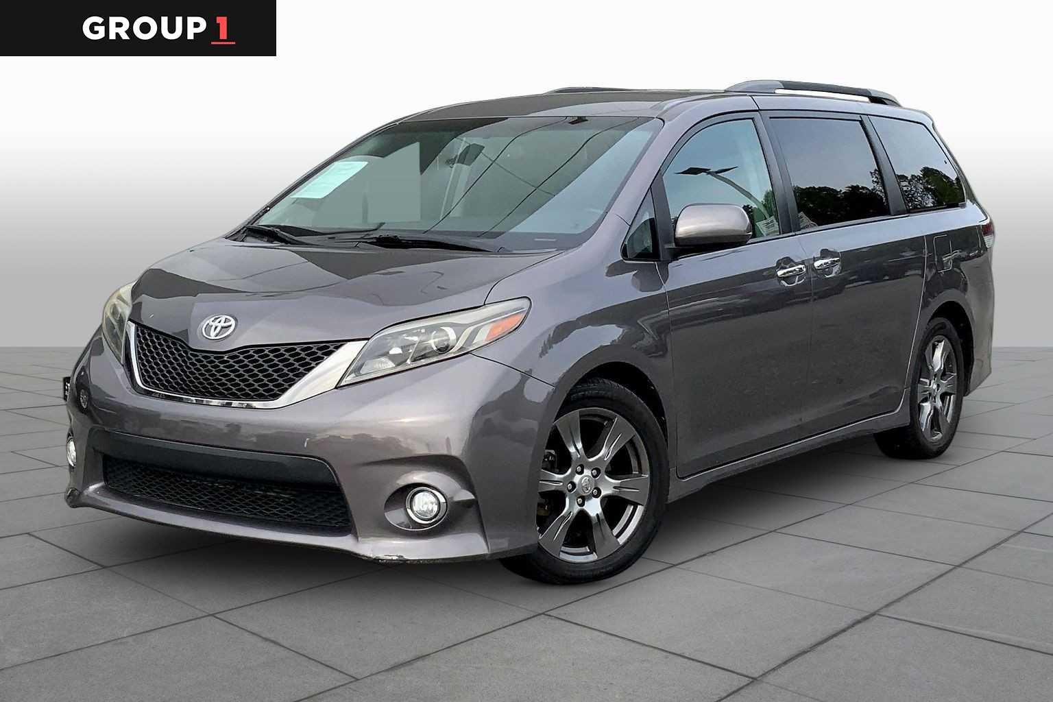 2017 Toyota Sienna SE V6 8-Passenger's photo
