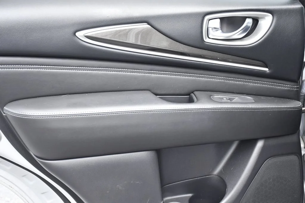 Used 2019 Liquid Platinum INFINITI LUXE image 25