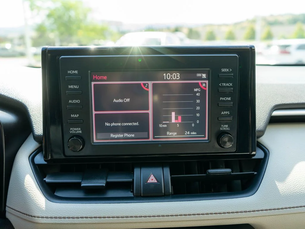 Used 2019 Silver Toyota XLE image 22