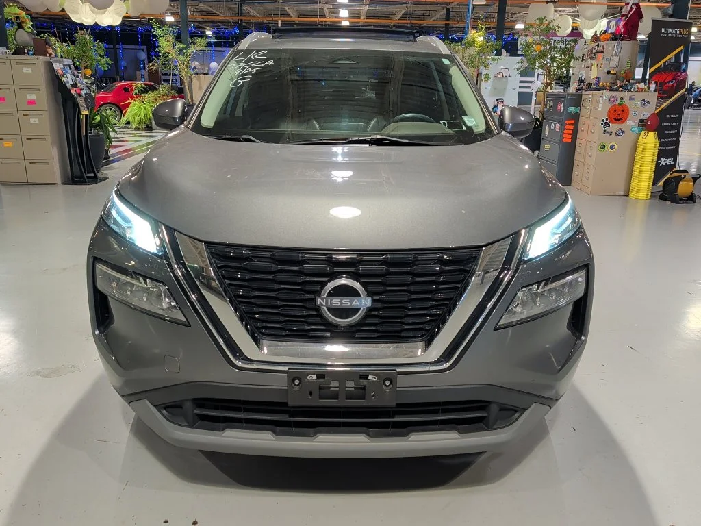 Used 2023 Gun Metallic Nissan SV image 5