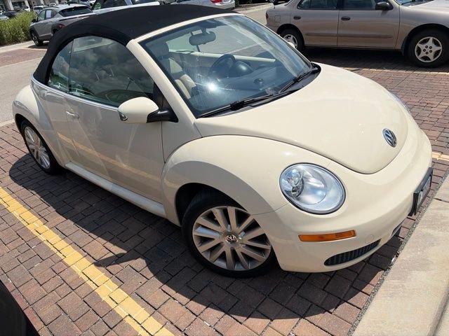 Used 2008 White Volkswagen SE image 2