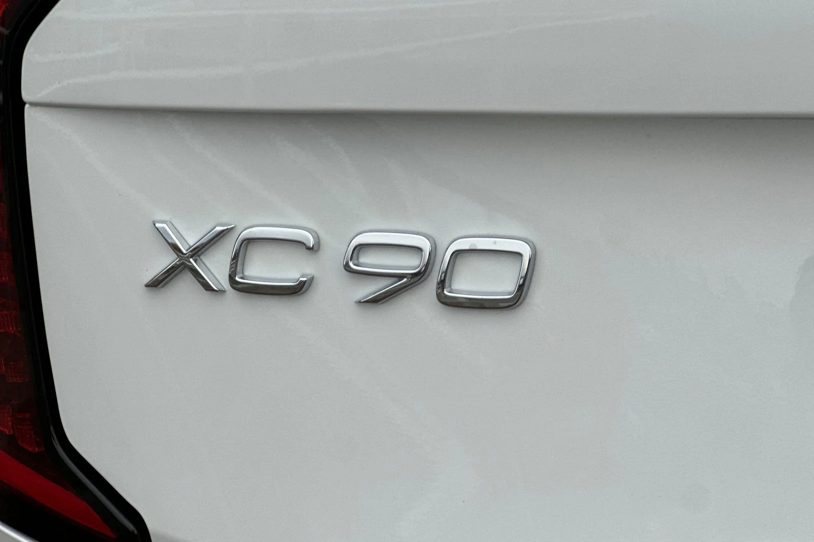 New 2026 Crystal White Volvo B6 Ultra Dark Theme 7-Seater image 12