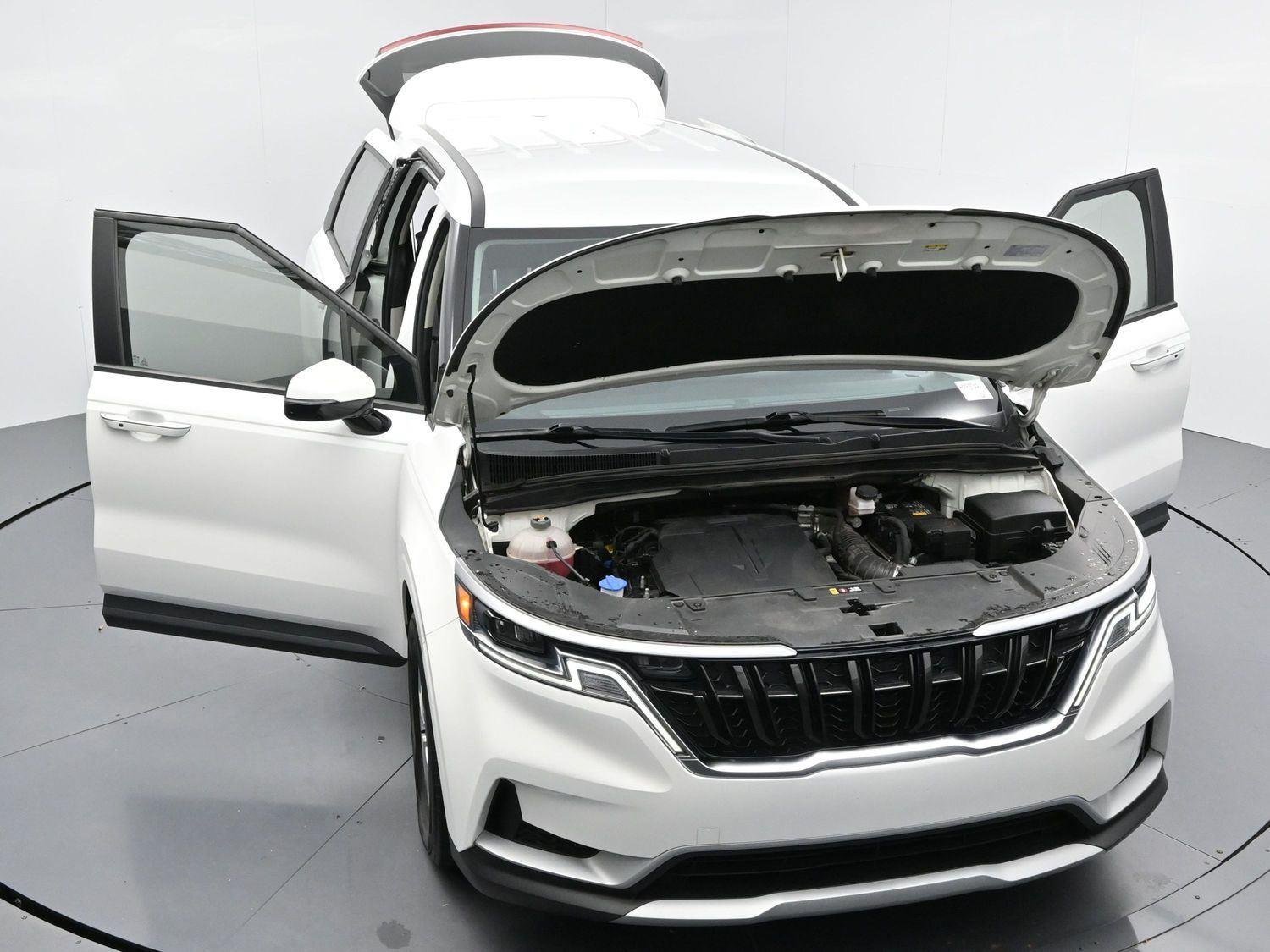 Used 2022 Snow White Pearl Kia LXS image 43