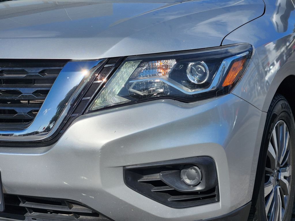 Used 2020 Silver Nissan S image 8