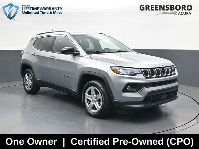 Used 2023 Silver Jeep Latitude image 3