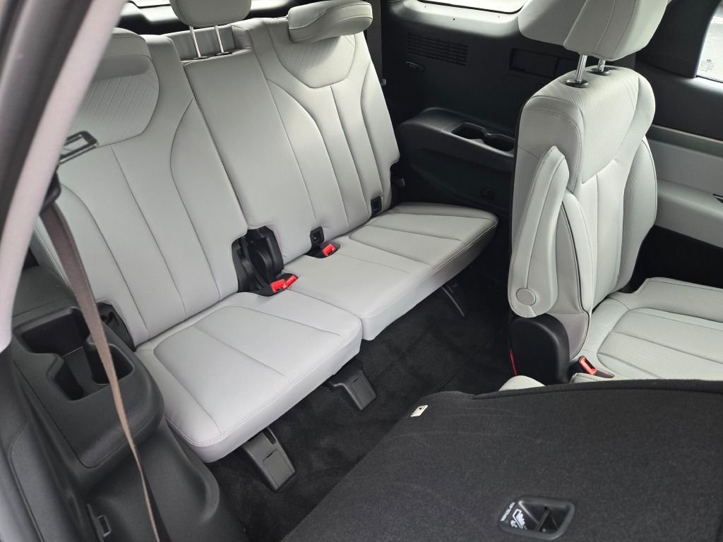 Used 2024 Abyss Black Hyundai SEL image 10