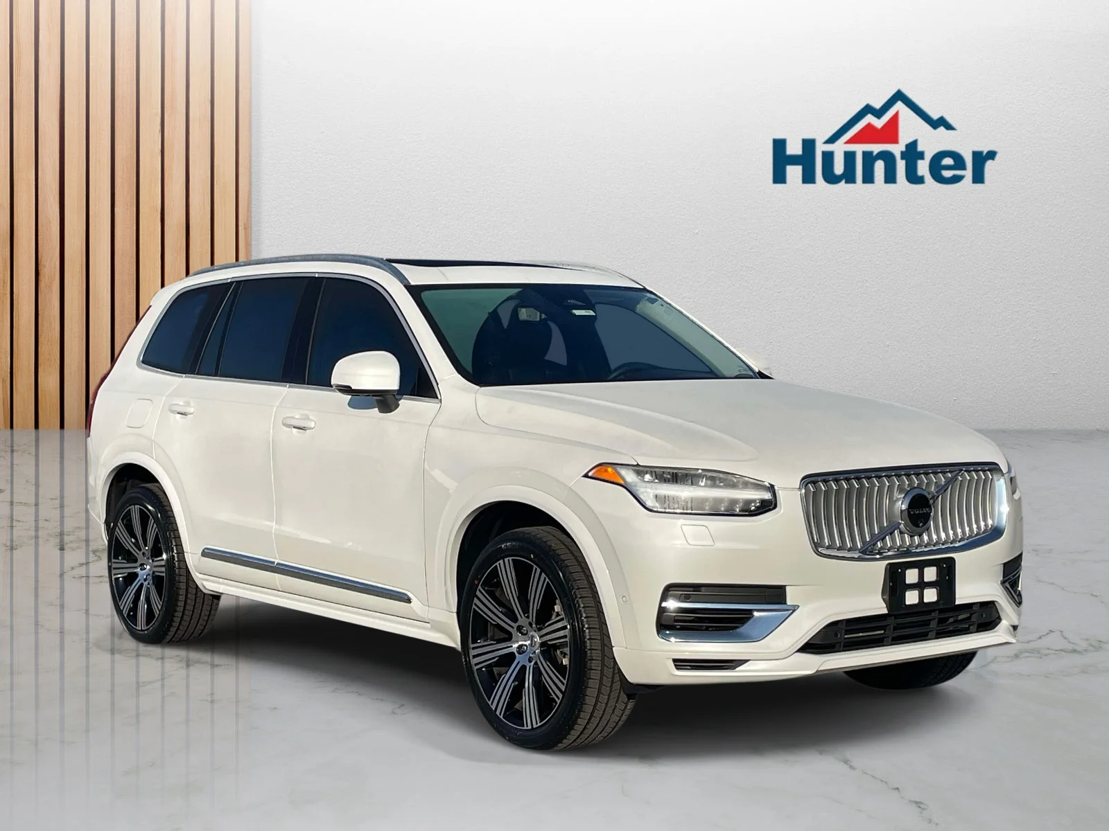 Used 2025 Crystal White Metallic Volvo Plus image 1