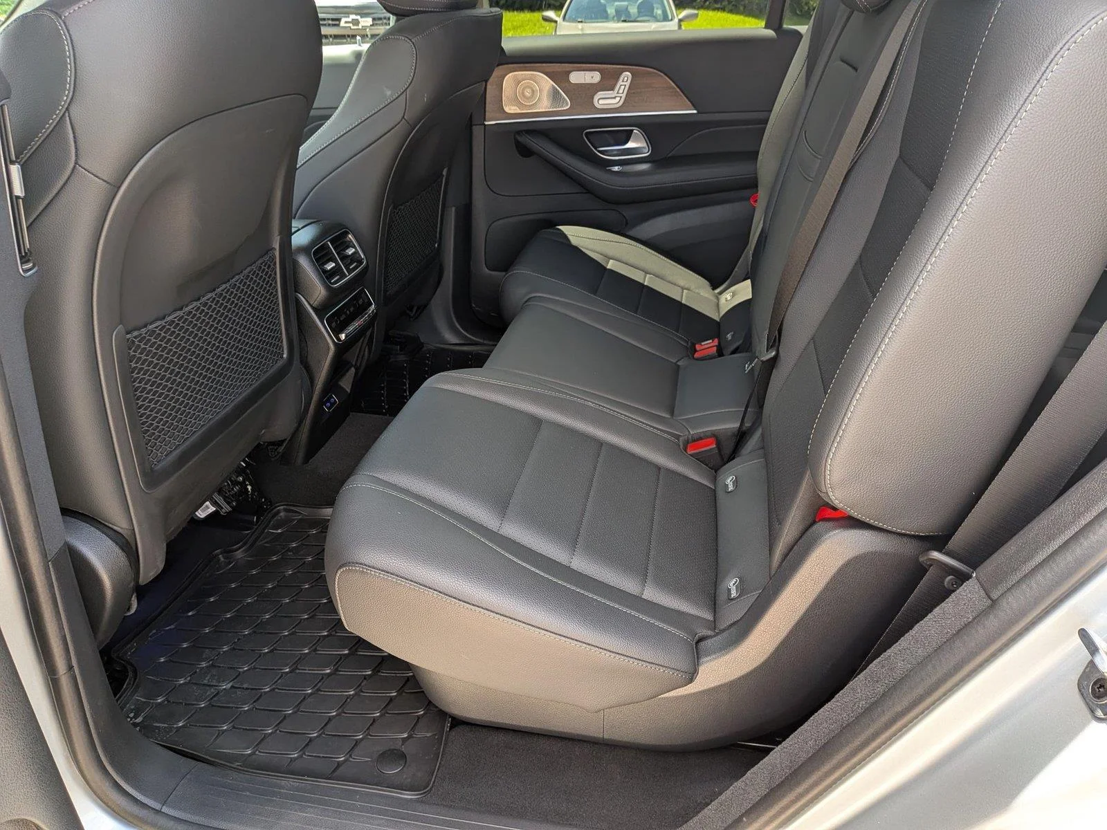 Used 2025 Cirrus Silver Metallic Mercedes-Benz GLS 450 image 32