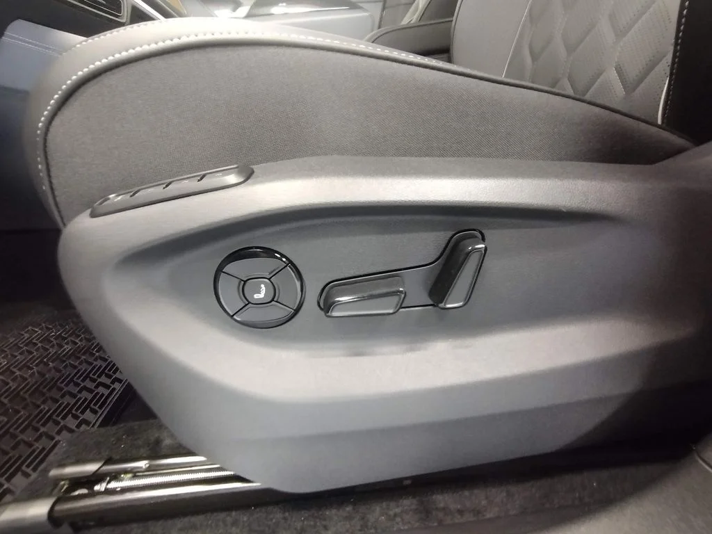 New 2026 White Volkswagen 2.0T SEL R-Line Turbo image 23