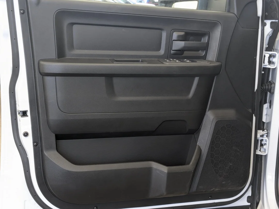 New 2026 White RAM Tradesman - - 4x4 - DUALLY - Uconnect 5 w/ 8.4 Screen - Apple CarPlay & More! image 12