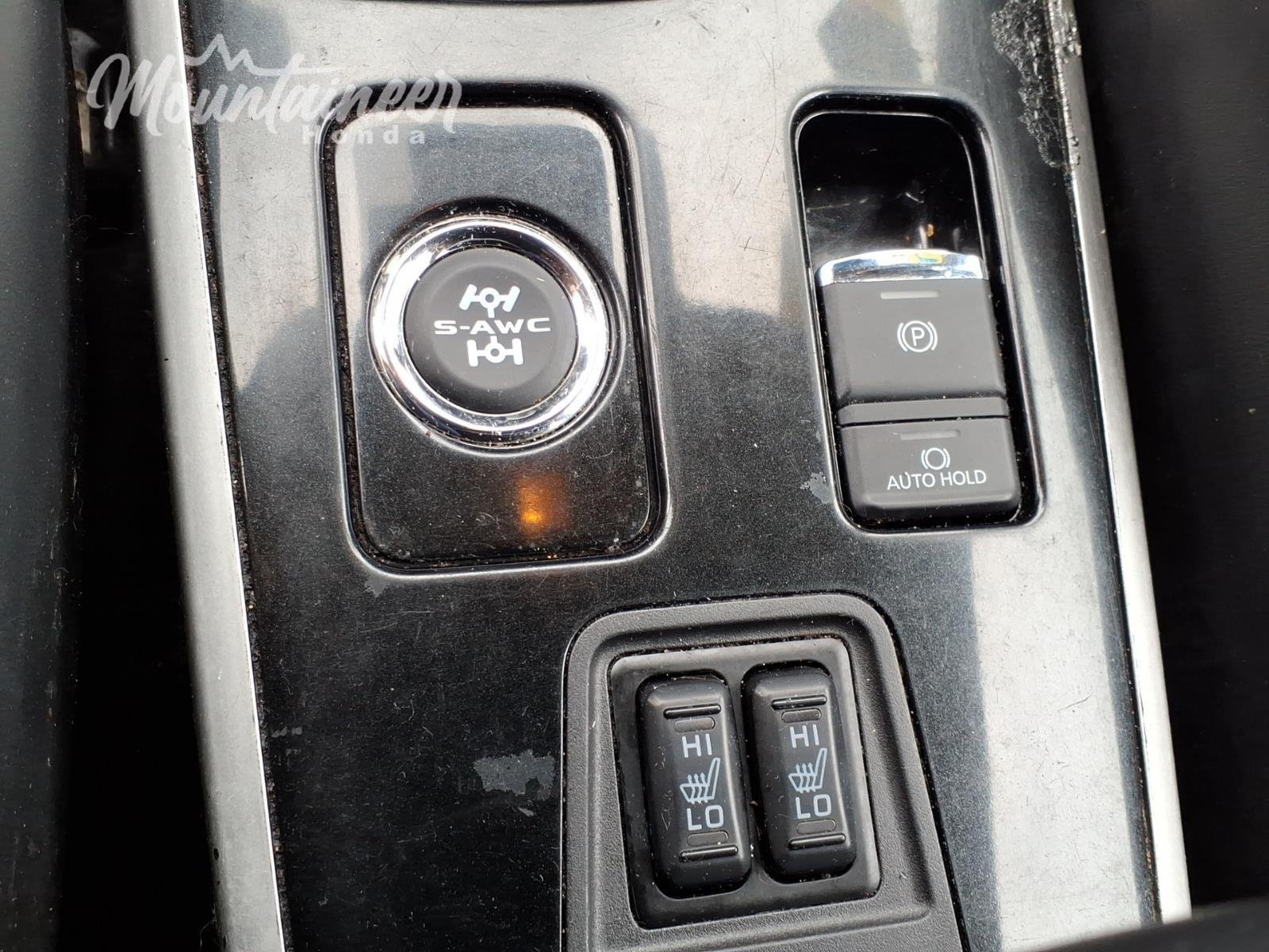 Used 2020 Alloy Silver Metallic Mitsubishi SE image 34