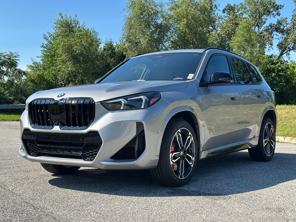 New 2027 Space Silver Metallic BMW xDrive28i image 3