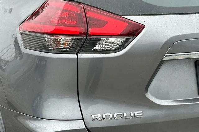 Used 2019 Gray Nissan S image 6