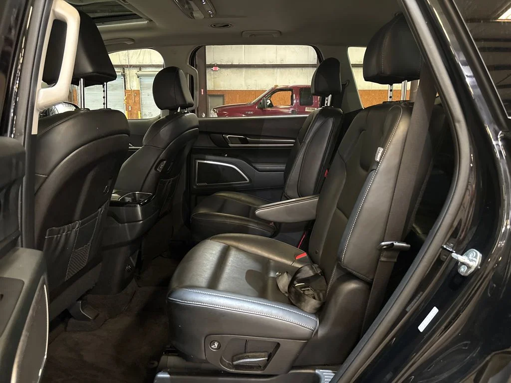 Used 2025 Black Kia S image 24