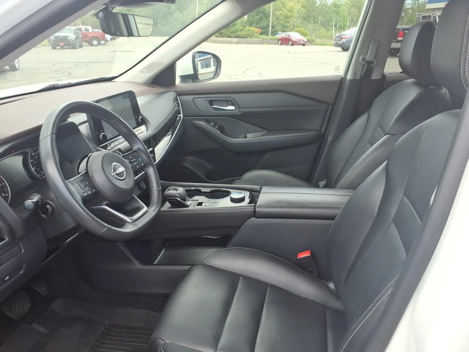 Used 2023 Pearl White Nissan SL image 13